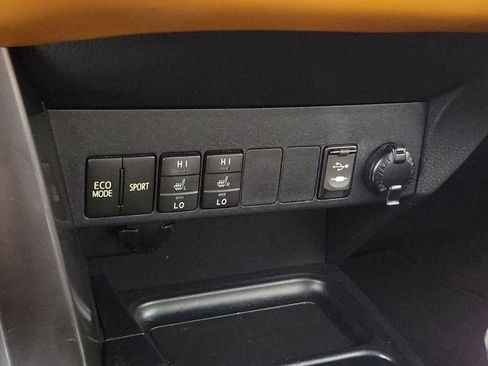 Used 2018 Toyota RAV4 SE w/ Power Extra Value Package FWD image 31