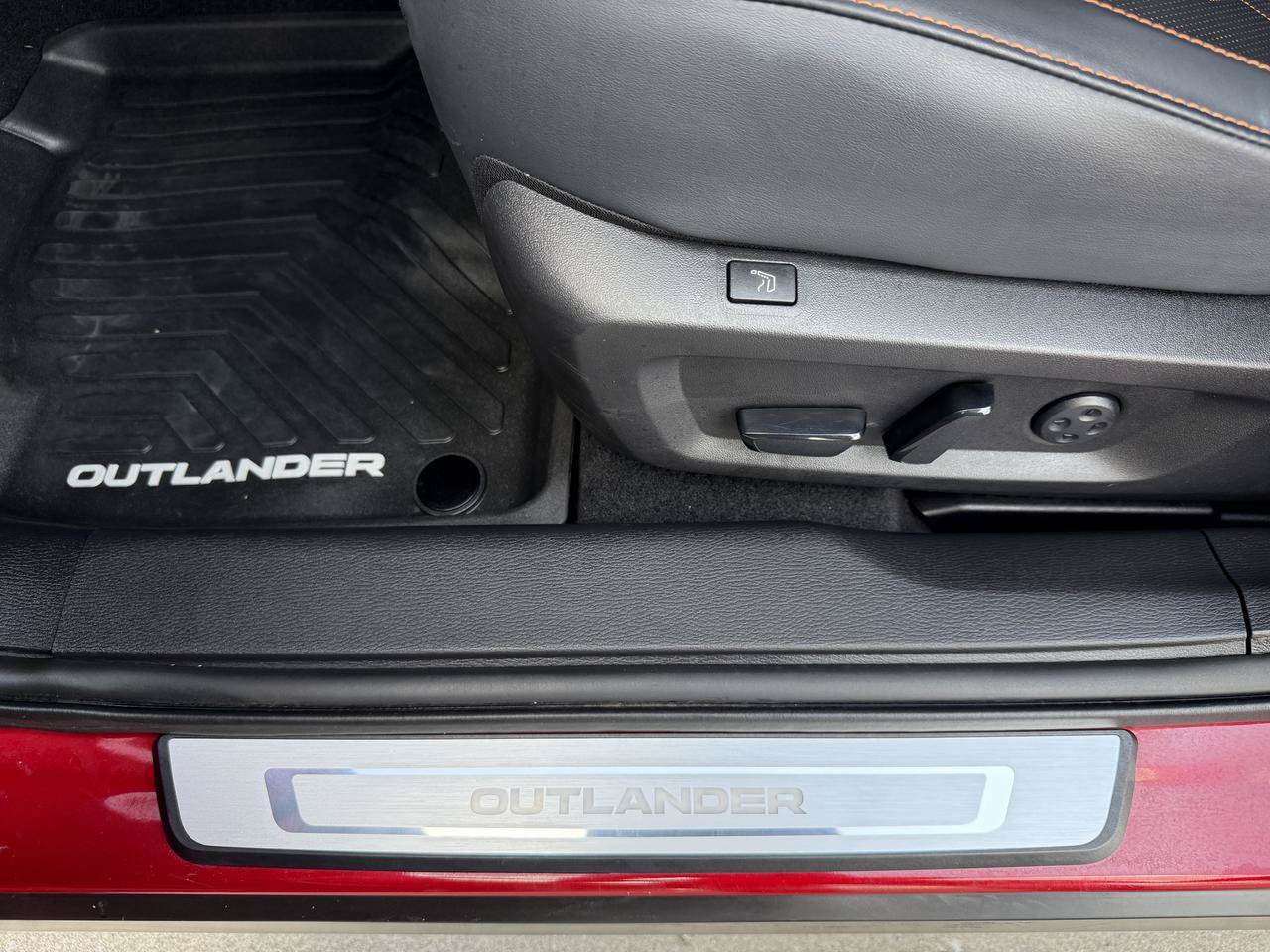 Used 2025 Mitsubishi Outlander SEL AWD/4WD image 11