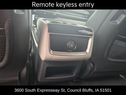 Used 2024 Kia Carnival EX FWD image 25
