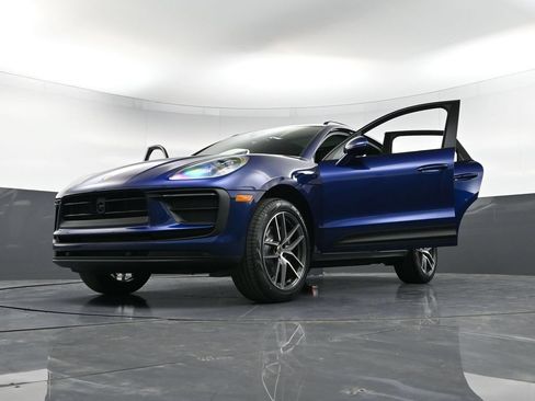 Certified 2026 Porsche Macan AWD/4WD image 39