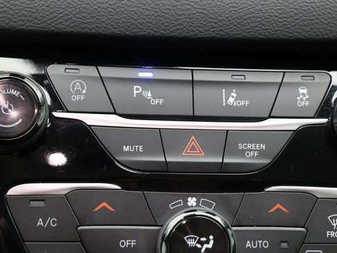 Used 2024 Chrysler Pacifica Touring-L image 24