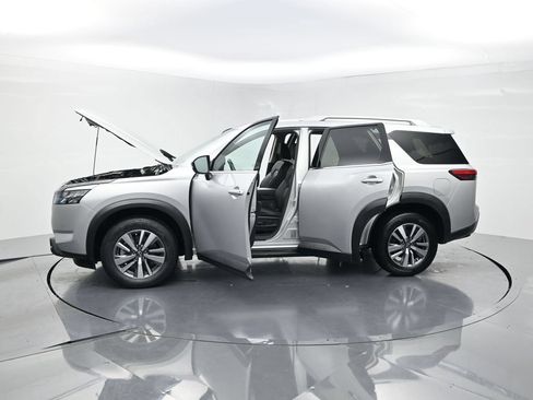 Used 2025 Nissan Pathfinder SL FWD image 27