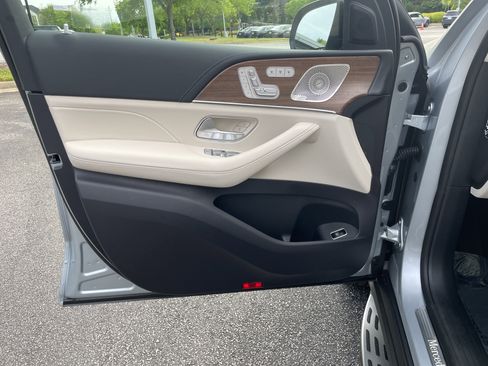 New 2026 Mercedes-Benz GLS 580 4MATIC image 17