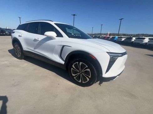 Used 2024 Chevrolet Blazer EV LT image 2