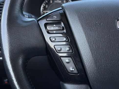 Used 2023 Nissan Armada SL w/ Captain's Chairs Package image 16