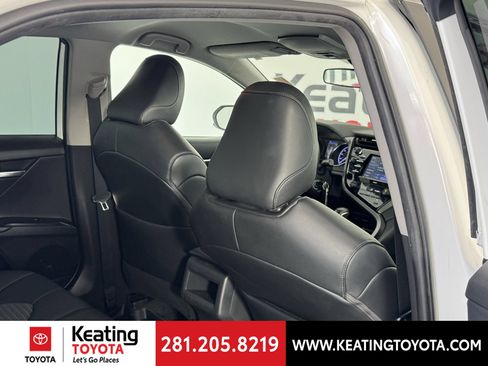 Used 2020 Toyota Camry SE FWD image 18