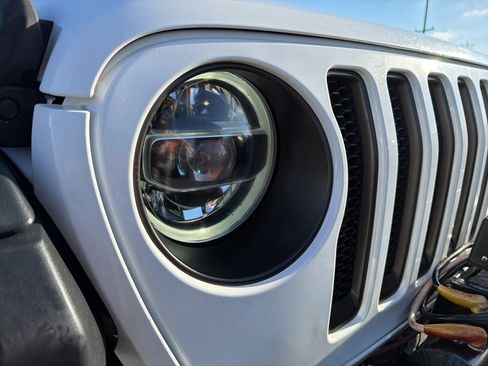 Used 2018 Jeep Wrangler Unlimited Rubicon image 17