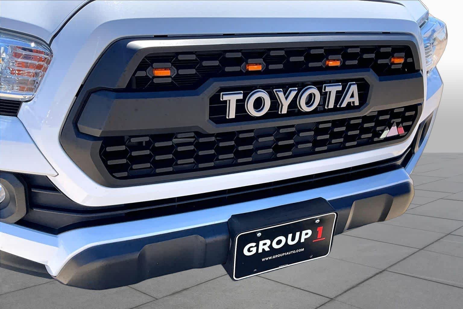 Used 2020 Toyota Tacoma SR5 RWD image 30