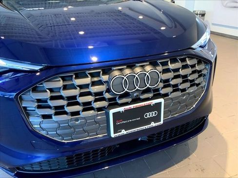 Used 2025 Audi Q5 Premium w/ Convenience Package AWD/4WD image 30