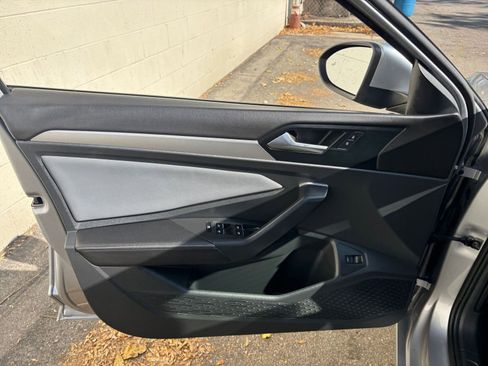 Used 2025 Volkswagen Jetta SE image 20