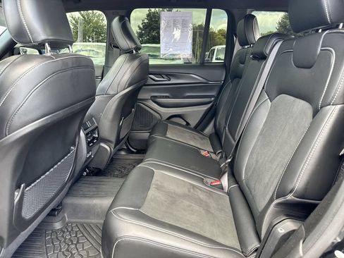 Used 2024 Jeep Grand Cherokee Altitude AWD/4WD image 23