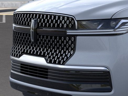 New 2025 Lincoln Navigator Reserve AWD/4WD image 17