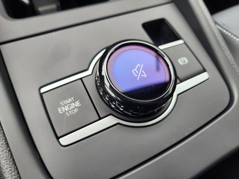 New 2025 Volkswagen Tiguan SE image 34