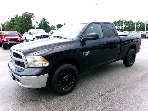 Used 2024 RAM 1500 Classic SLT AWD/4WD image 2