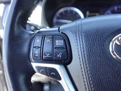 Used 2019 Toyota Highlander XLE AWD/4WD image 15