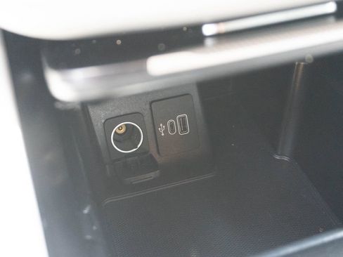 Used 2025 Ford Explorer Active w/ Active Comfort Package RWD image 32