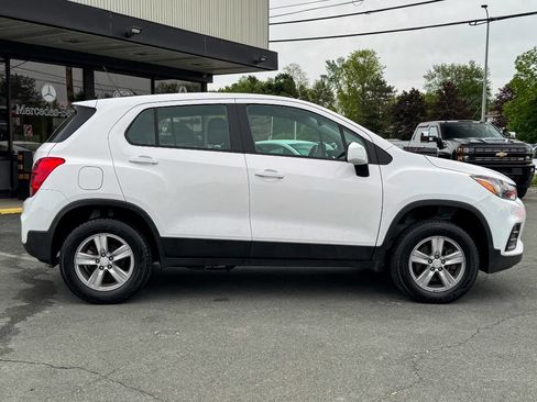 Used 2020 Chevrolet Trax LS AWD/4WD image 3