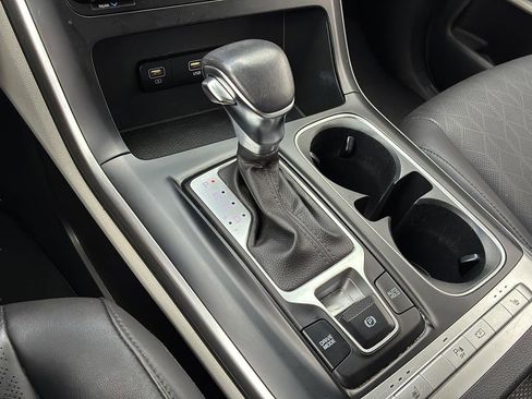 Used 2023 Kia Carnival LX image 20