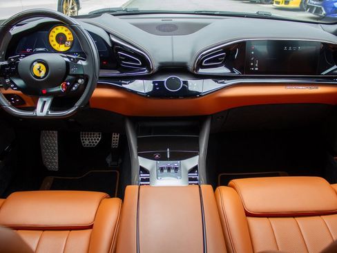 Used 2025 Ferrari Purosangue Base image 13