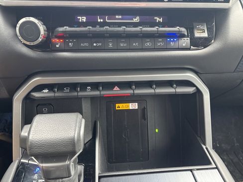 Used 2024 Toyota Sequoia Platinum image 36