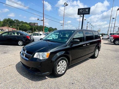 Used 2019 Dodge Grand Caravan SE FWD image 10