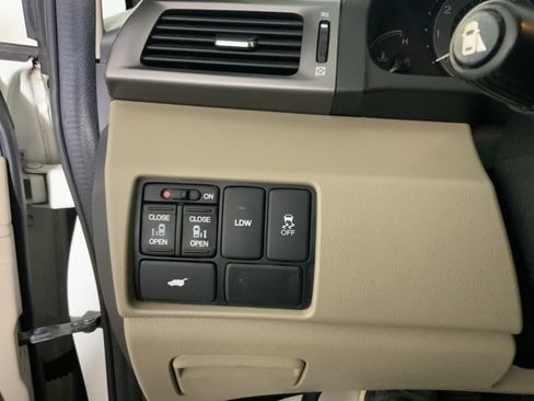 Used 2014 Honda Odyssey EX-L image 19