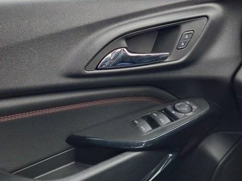 Used 2025 Chevrolet Trax RS w/ Driver Confidence Package image 5