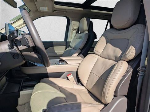 Used 2023 Lincoln Navigator Reserve RWD image 17