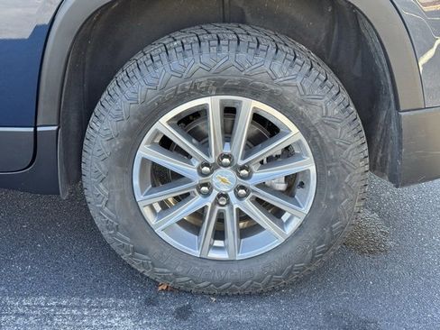 Used 2023 Chevrolet Traverse LT image 32