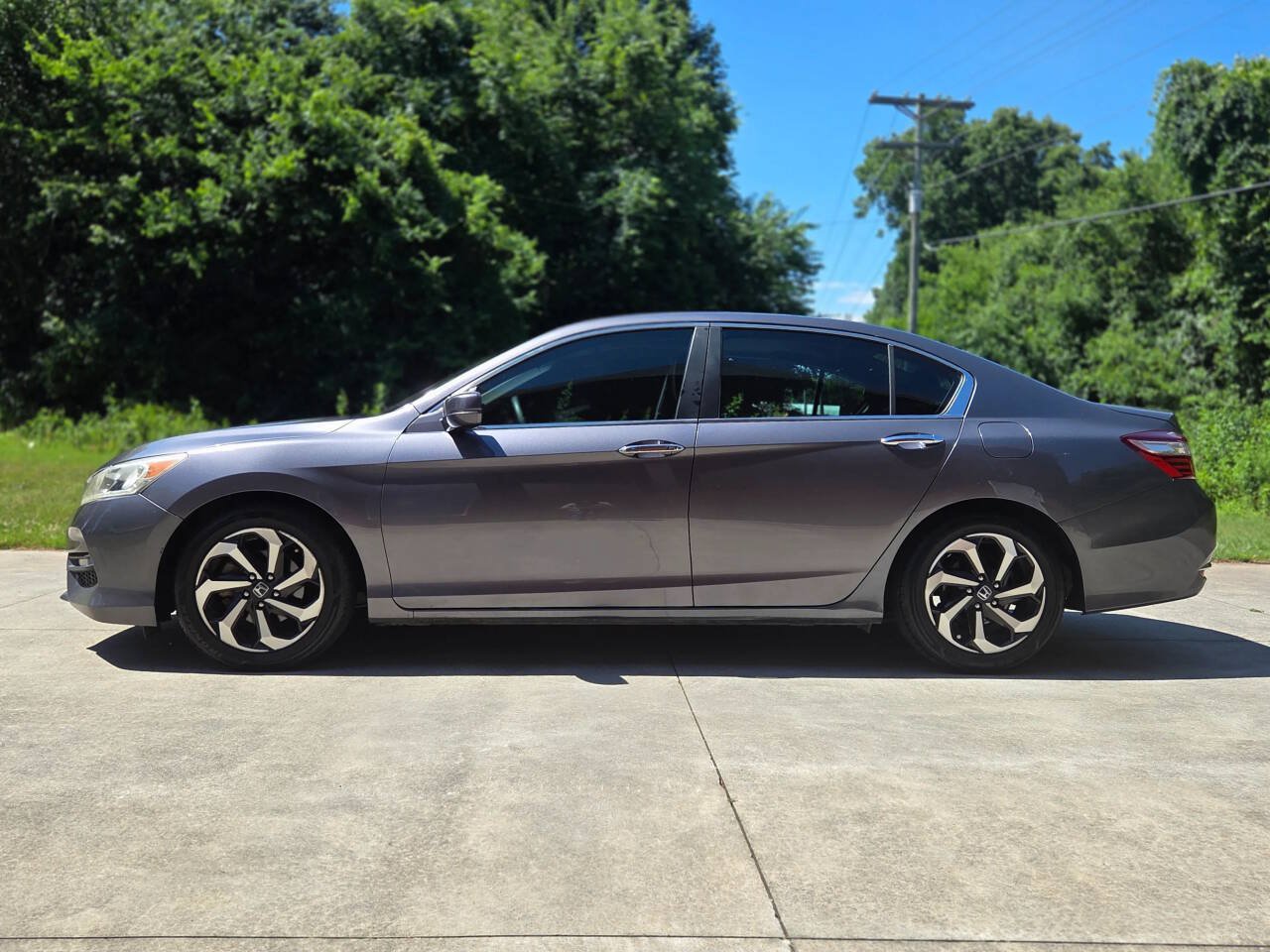 Used 2016 Honda Accord EX image 9