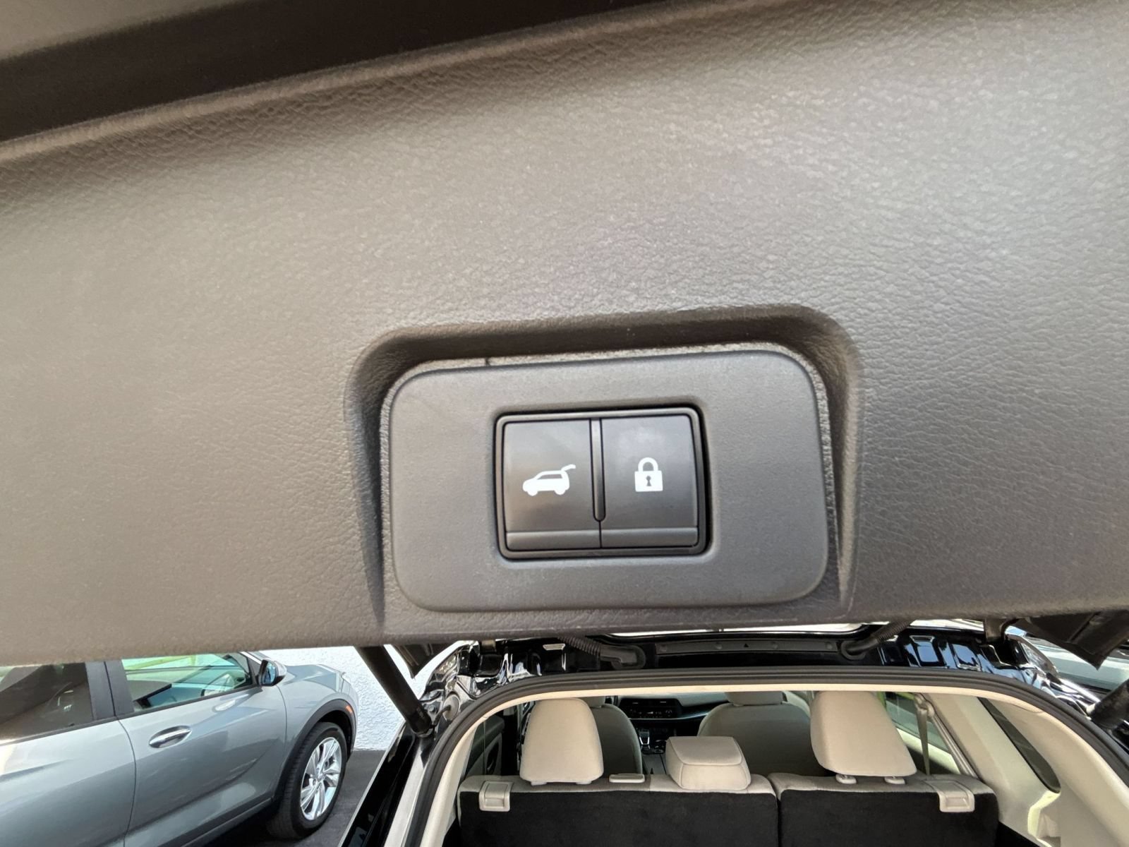 Used 2025 Nissan Rogue SV AWD/4WD image 18