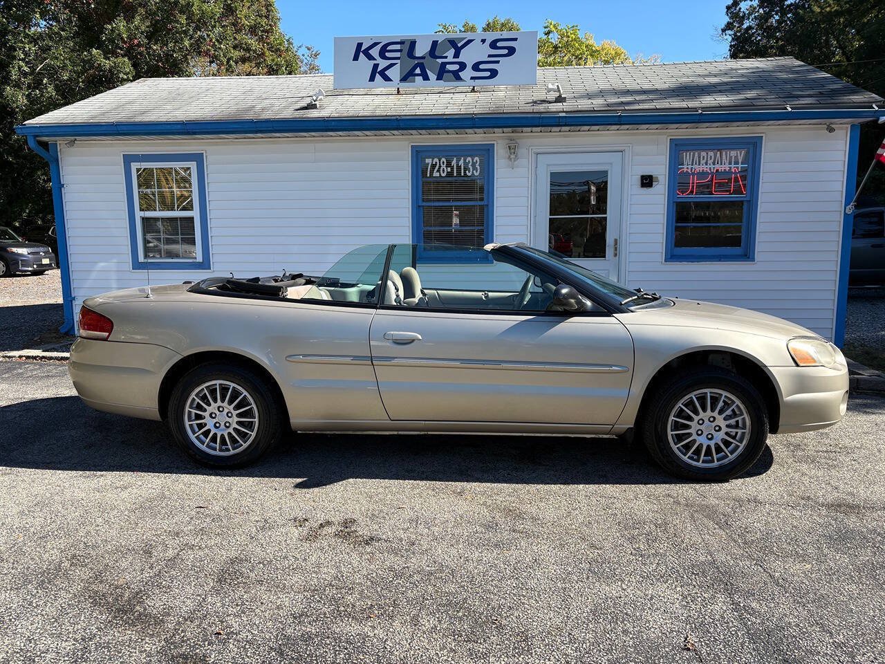 Used 2006 Chrysler Sebring Touring FWD image 2