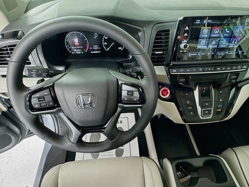 Used 2026 Honda Odyssey Touring image 14