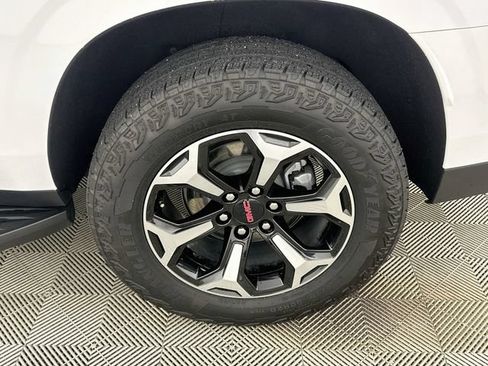 Used 2025 GMC Yukon XL AT4 AWD/4WD image 23