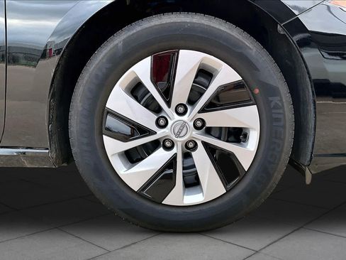 Certified 2025 Nissan Altima 2.5 S FWD image 11