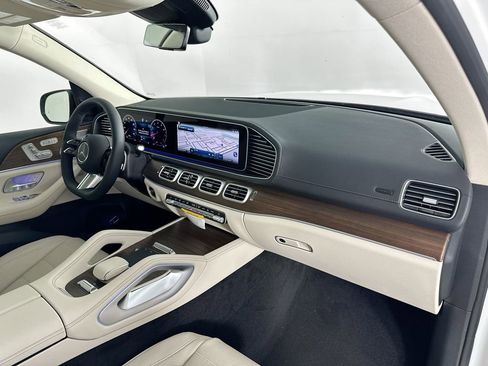 New 2026 Mercedes-Benz GLS 450 4MATIC image 32