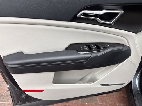 Used 2024 Kia Sportage EX image 12