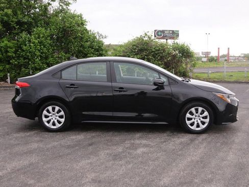Certified 2025 Toyota Corolla LE FWD image 5