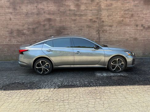 Used 2025 Nissan Altima 2.5 SR AWD/4WD image 6