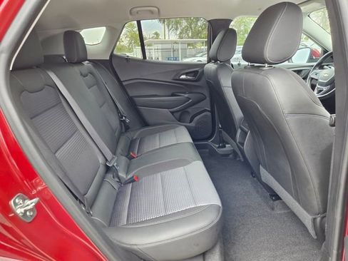 Used 2025 Chevrolet Trax LT w/ LT Convenience Package image 19