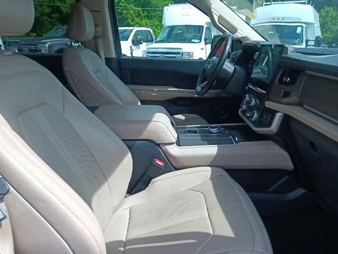 Used 2024 Ford Expedition Limited RWD image 35