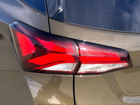 Used 2023 Chevrolet Equinox RS w/ RS Leather Package image 28