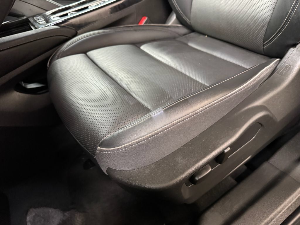 Used 2023 Buick Envision Essence AWD/4WD image 15