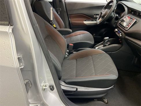 Used 2019 Nissan Kicks SR image 32
