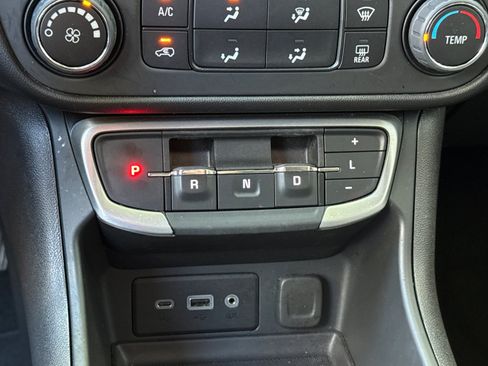 Used 2024 GMC Terrain SLE FWD image 27