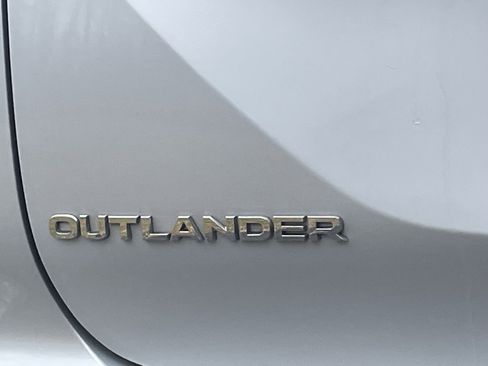 Used 2024 Mitsubishi Outlander SE image 21