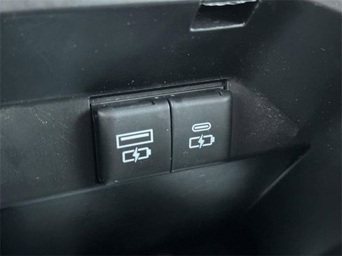 Used 2022 Toyota Camry SE image 38