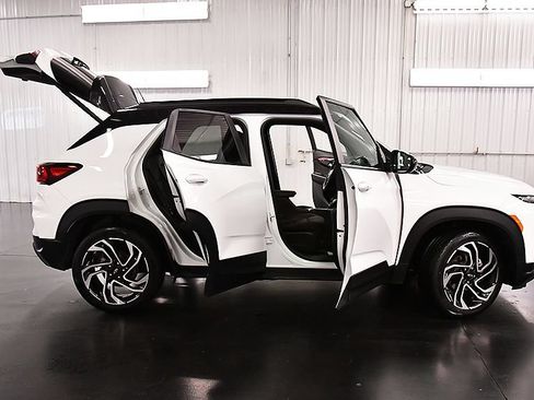 Used 2024 Chevrolet TrailBlazer RS w/ Convenience Package AWD/4WD image 30