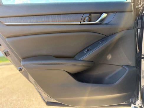 Used 2022 Honda Accord Touring image 19