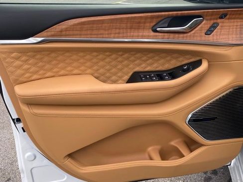 New 2025 Jeep Grand Cherokee Summit image 12